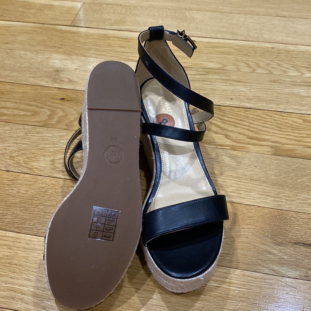 Michael Kors leathers wedge sandals. - Picture 4 of 9